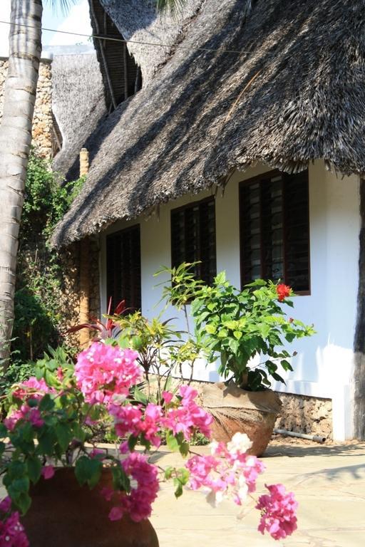 Diani Marine Divers Village Playa de Diani Exterior foto