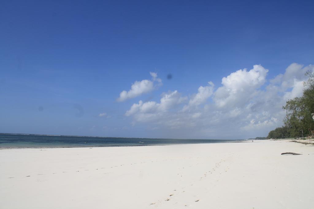 Diani Marine Divers Village Playa de Diani Exterior foto