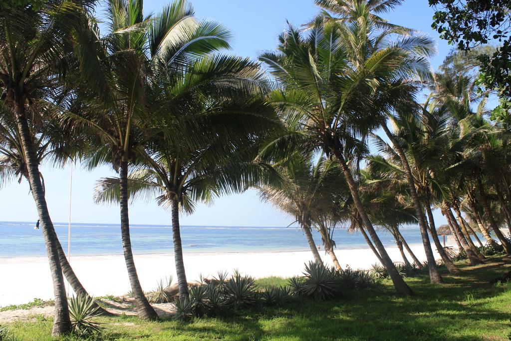 Diani Marine Divers Village Playa de Diani Exterior foto